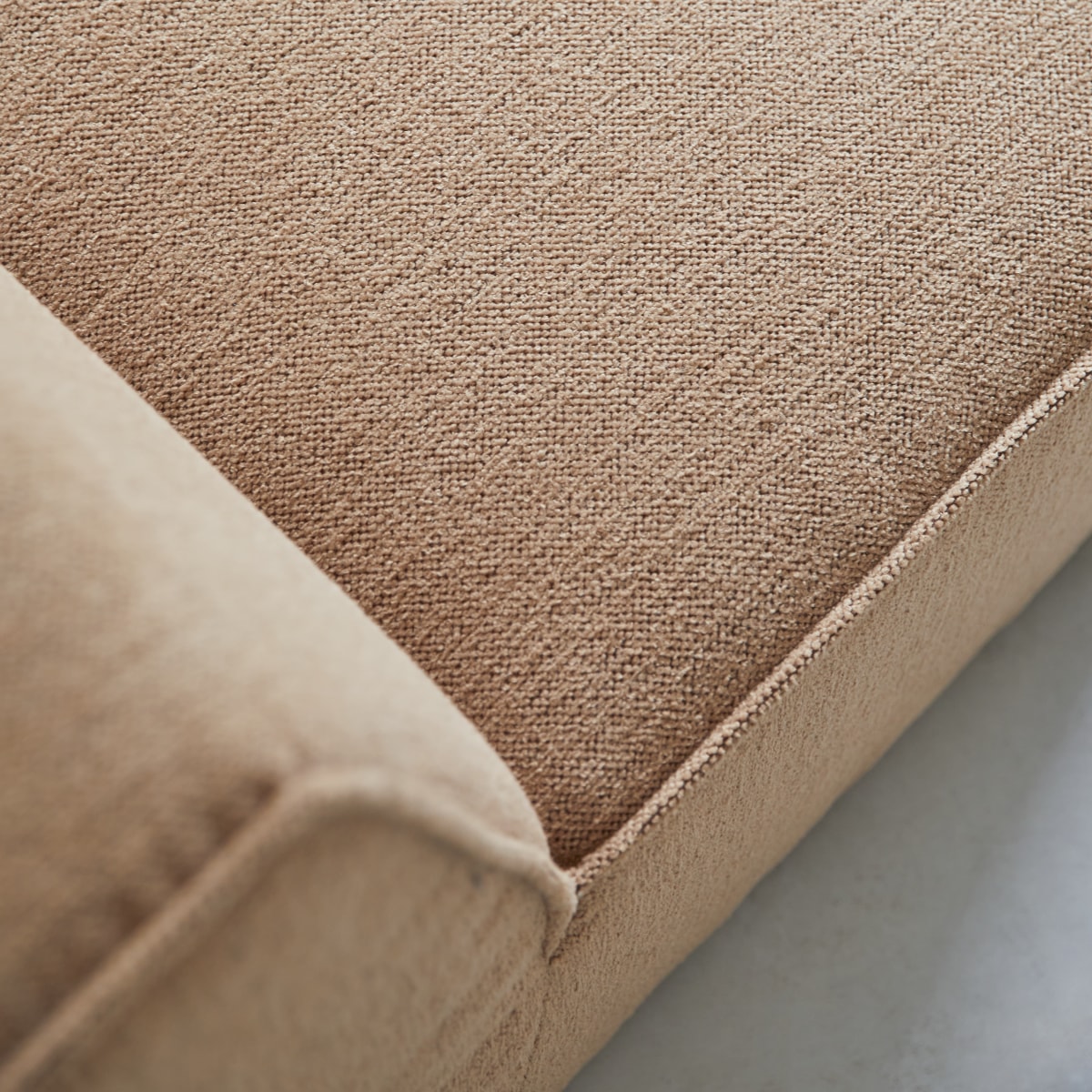 Dario - Modulares 2-Sitzer-Sofa und abgerundet aus camelfarbenem Stoff