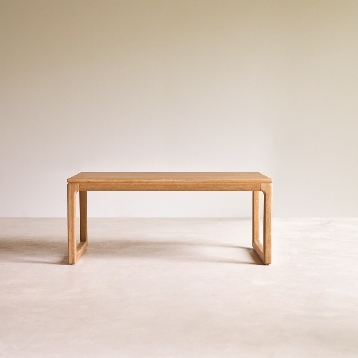 Arto - Couchtisch aus massiver Eiche