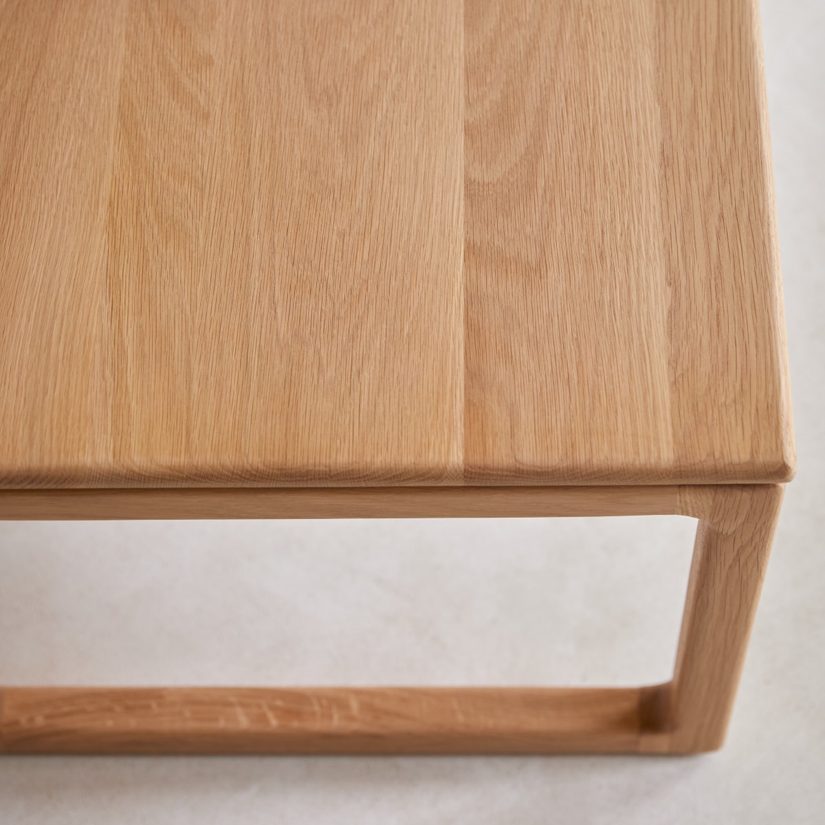 Arto - Couchtisch aus massiver Eiche