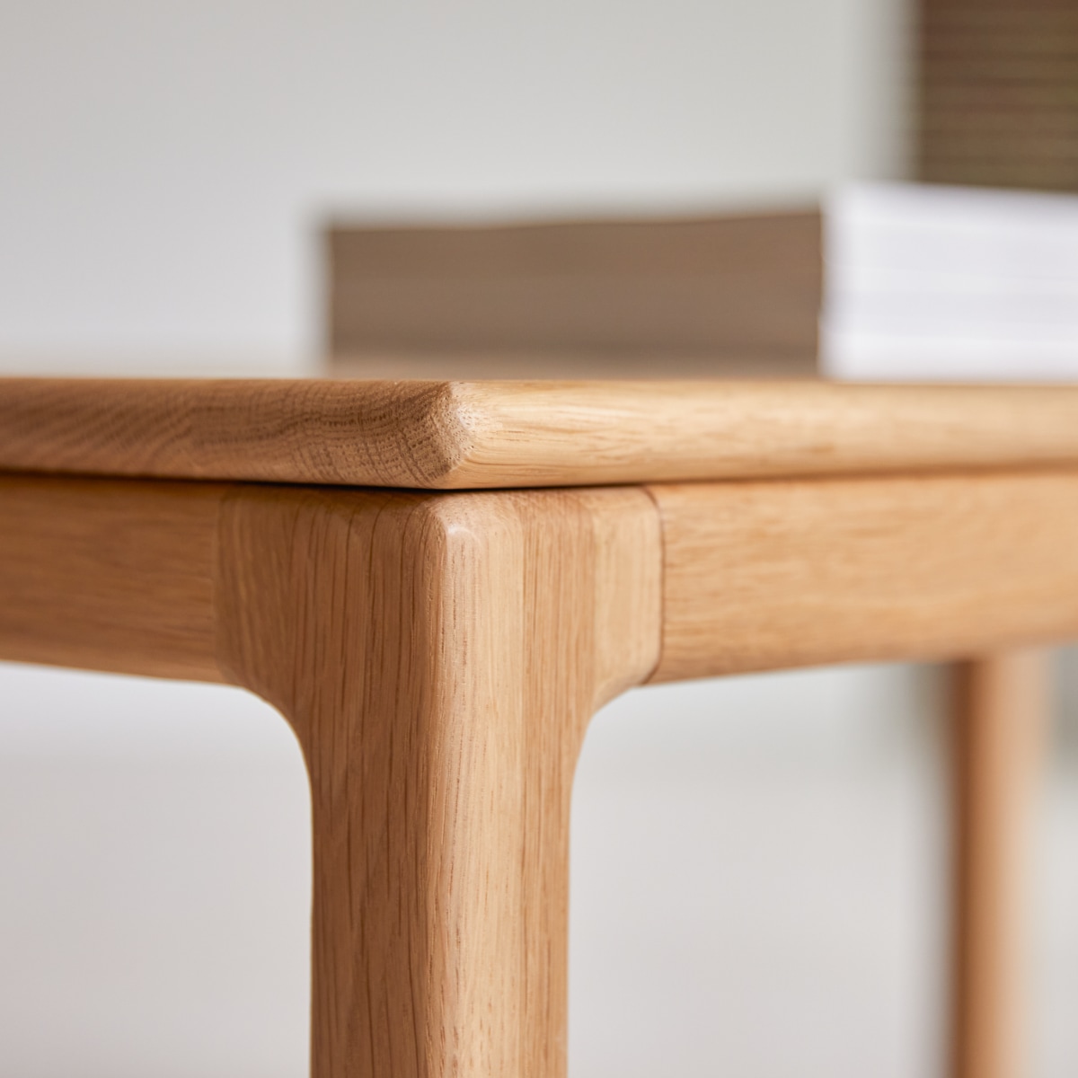 Arto - Couchtisch aus massiver Eiche