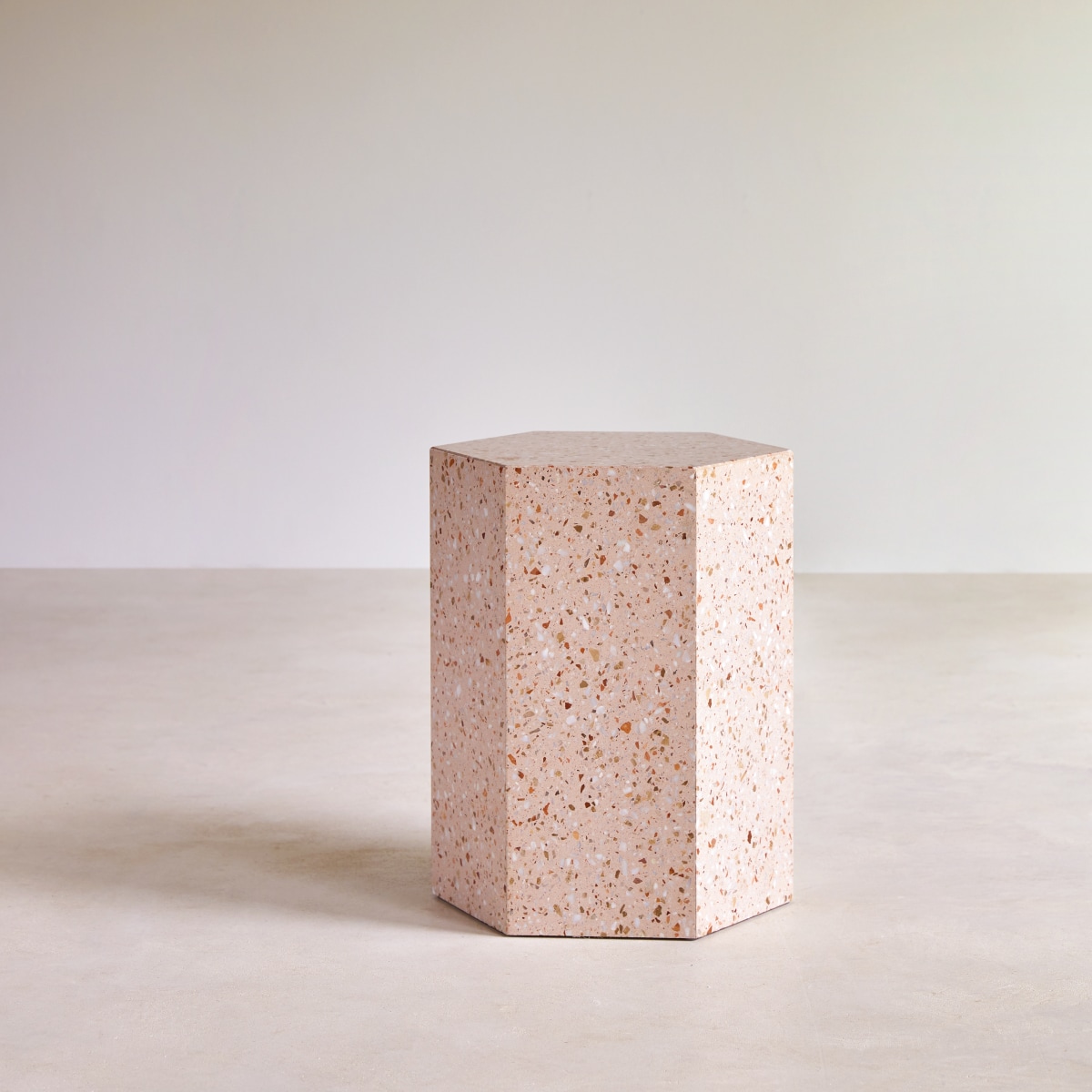 Zoé - Sofaende aus Premium-Terrazzo Pink