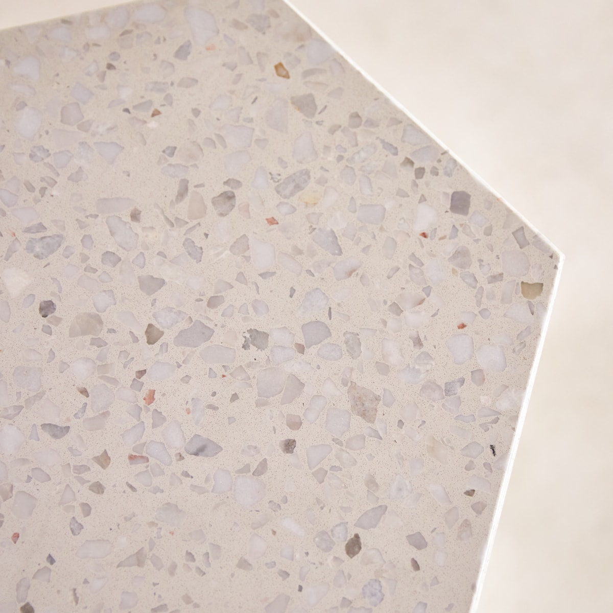 Zoé - Sofaende aus Premium-Terrazzo Moon
