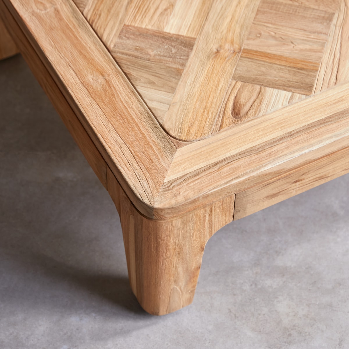 Ruth - Quadratischer Couchtisch aus massivem, recyceltem Teakholz