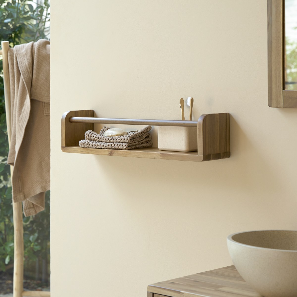 Lila - Badezimmerregal aus massivem Akazienholz 60 cm