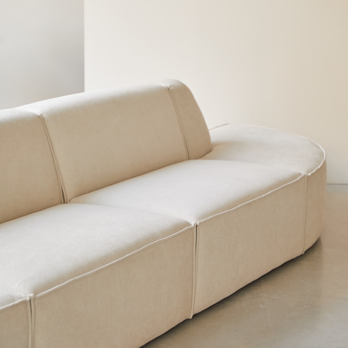 Dario - Modulsofa mit beigefarbenem Stoffbezug, 2/3-Sitzer