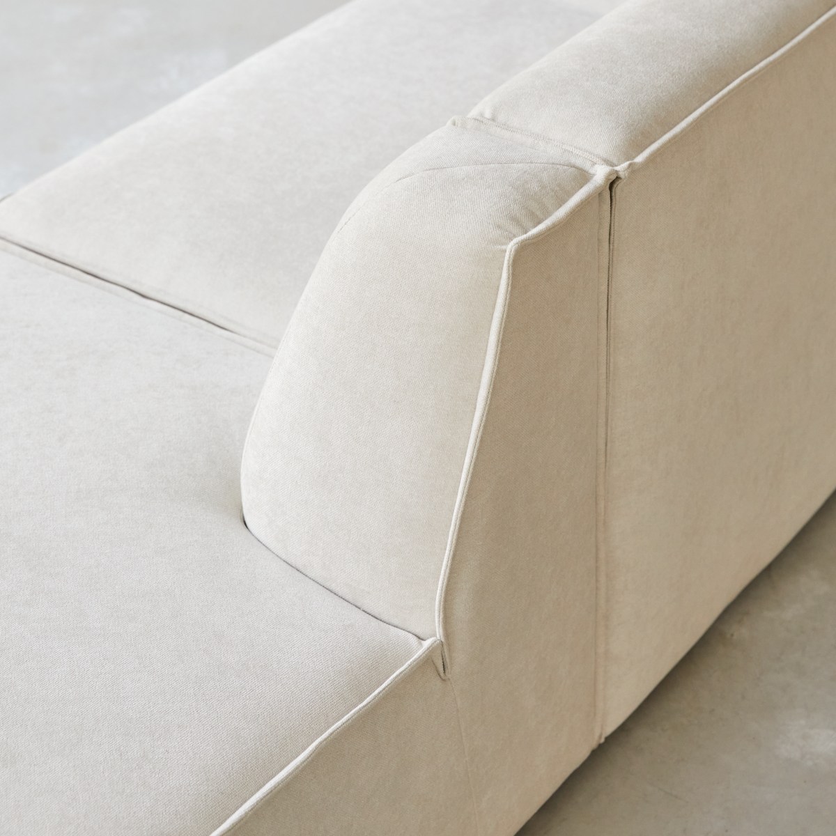 Dario - Modulsofa mit beigefarbenem Stoffbezug, 2/3-Sitzer