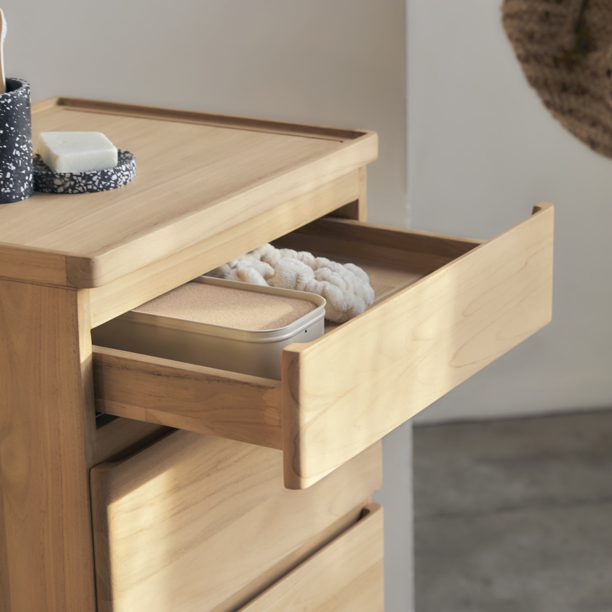 Nino - Hochschrank aus massivem Teakholz