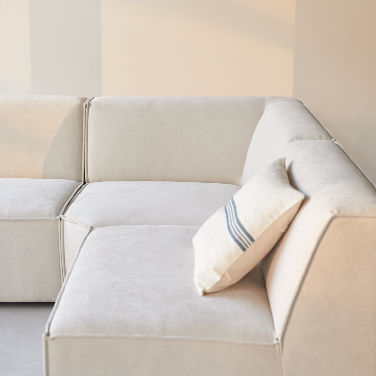Dario - Modul-Ecksofa aus beigefarbenem Stoff, 4–5 Sitzplätze