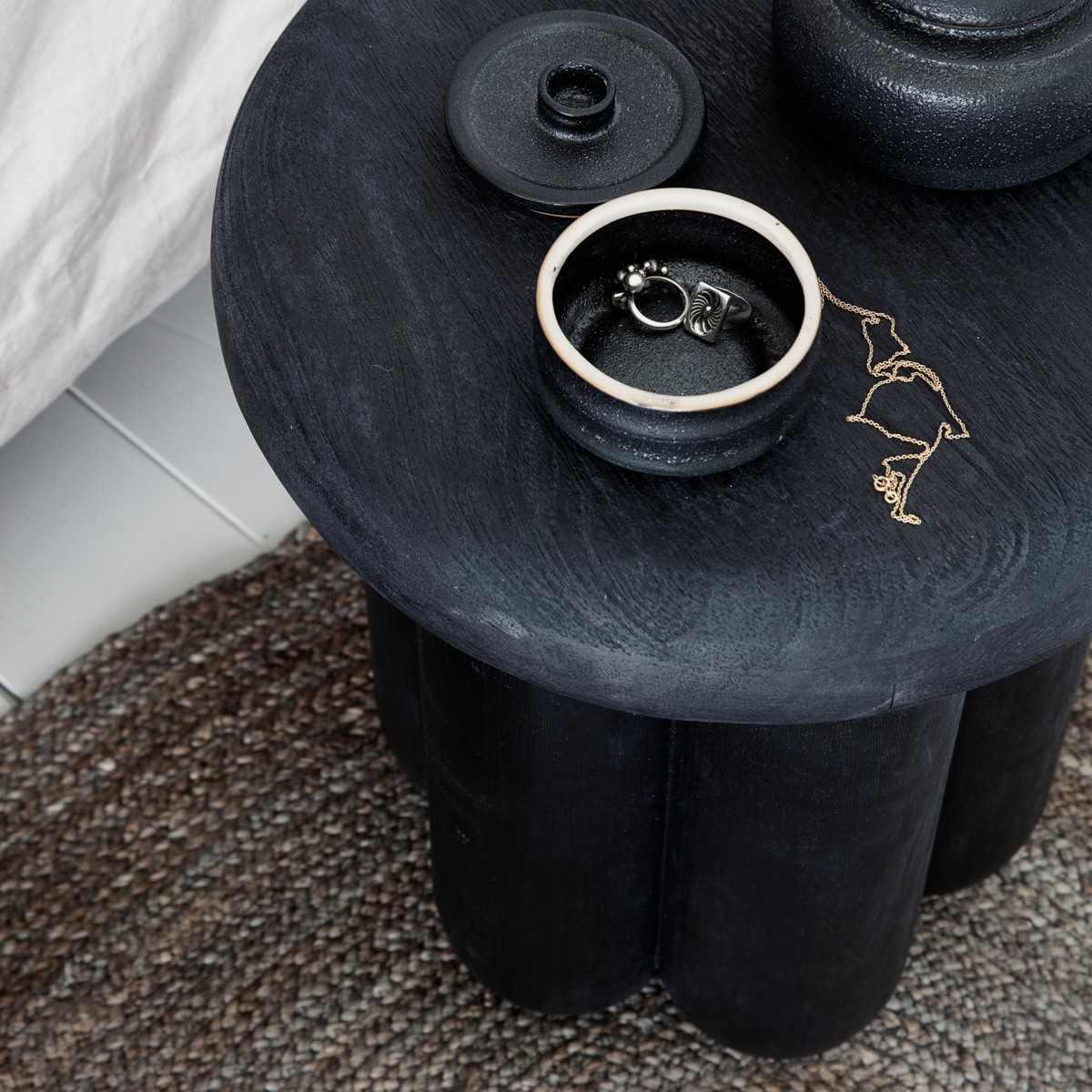 Phant - Side table in mango wood 