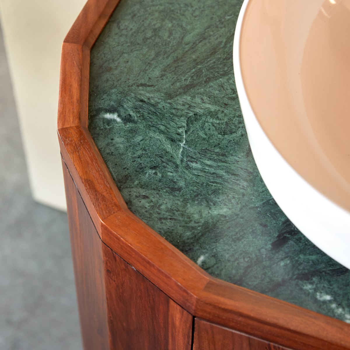 Jade - Waschtischunterschrank aus massivem Palisander und Marmor, 120 cm