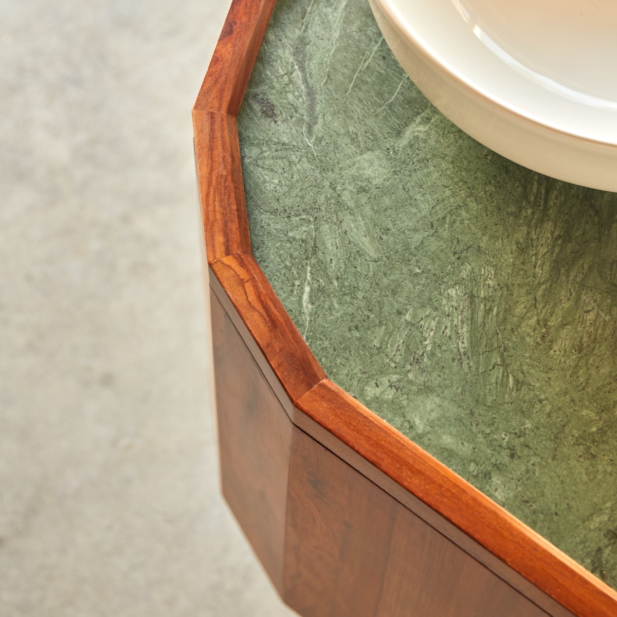 Jade - Waschtischunterschrank aus massivem Palisander und Marmor, 120 cm