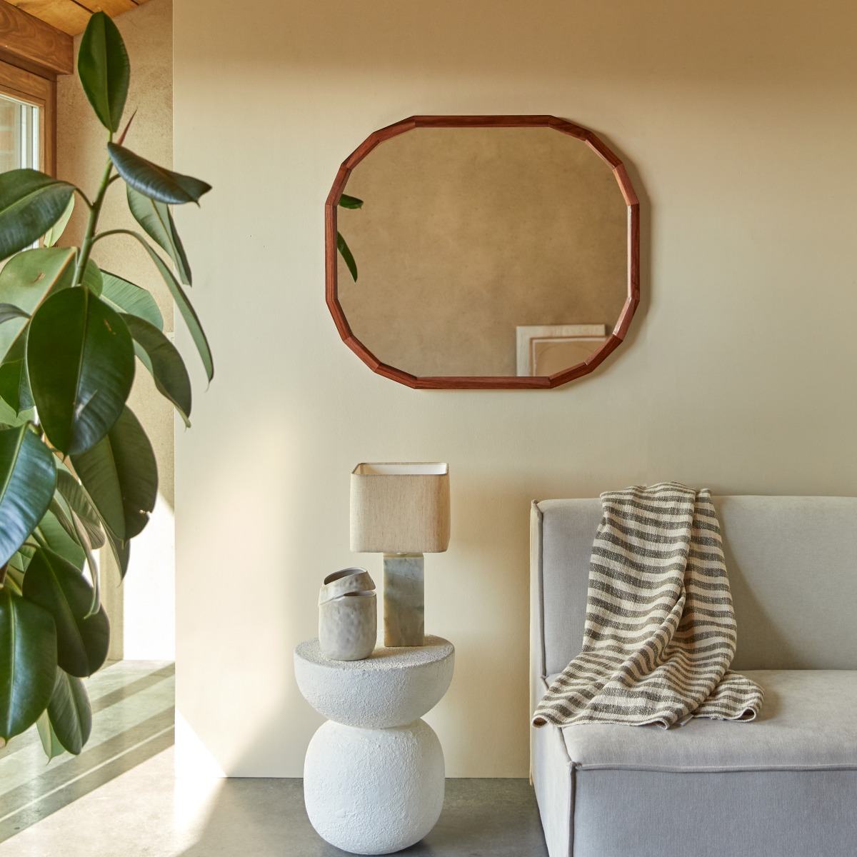 Jade - Dekospiegel aus massivem Palisander, 80 x 70 cm