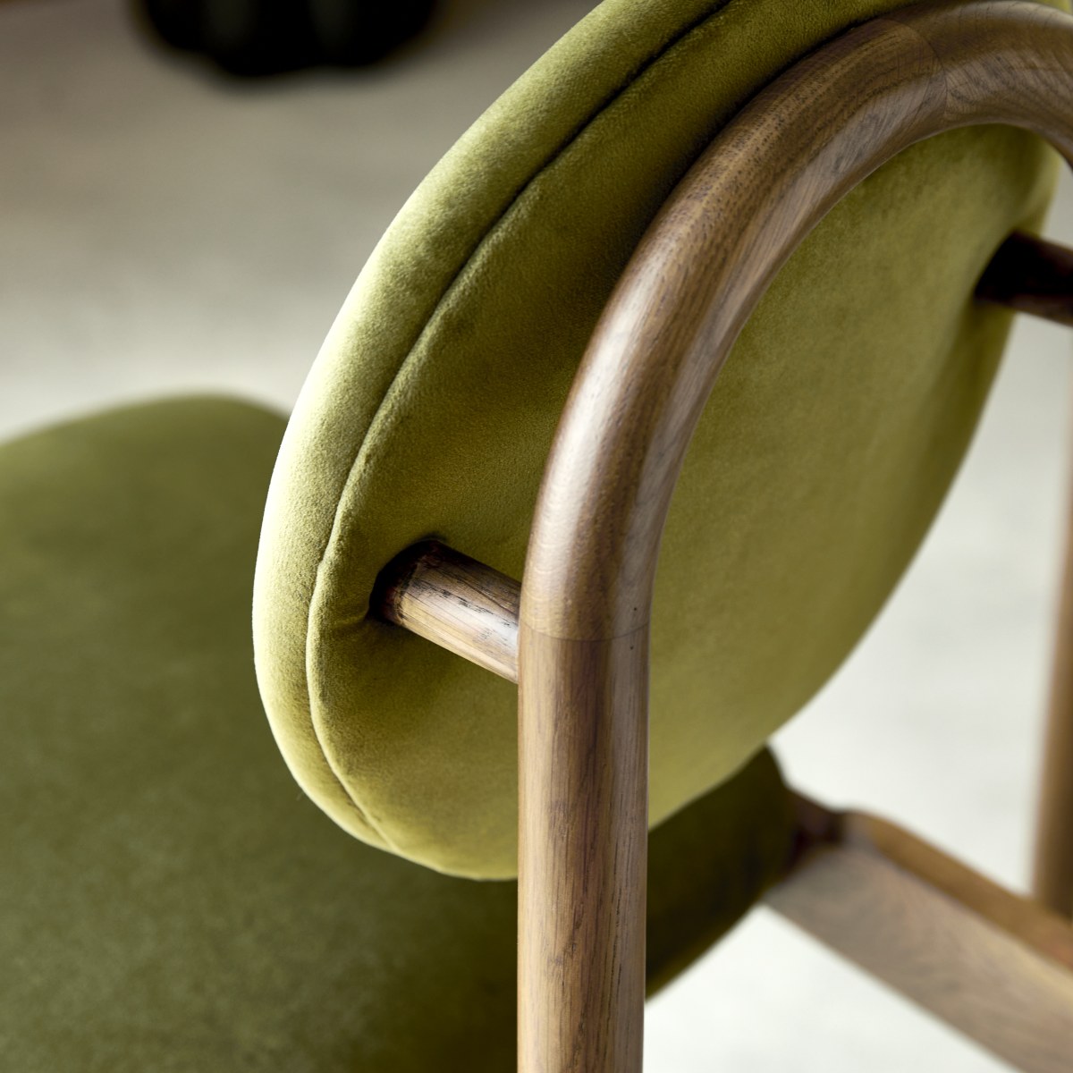 Olive - Stoel in massief eikenhout en groen fluweel