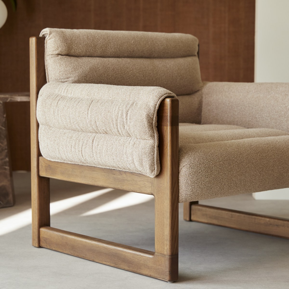 Orso - Fauteuil in massief eikenhout en beige stof