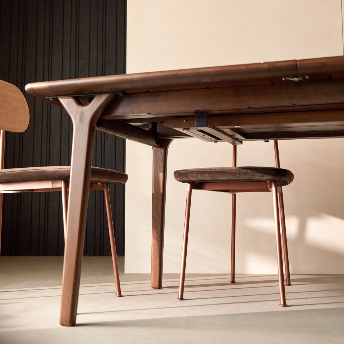 Clara - Tavolo allungabile in rovere massello brown 6-12 persone