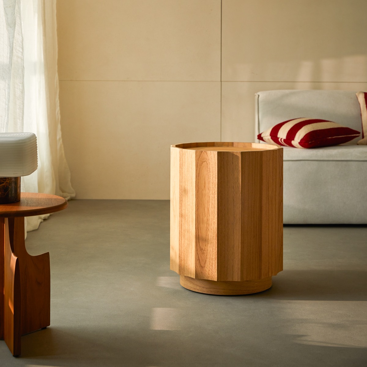 Beistelltisch aus massivem Mindi-Holz - Wohnzimmer > Beistelltische und Würfel