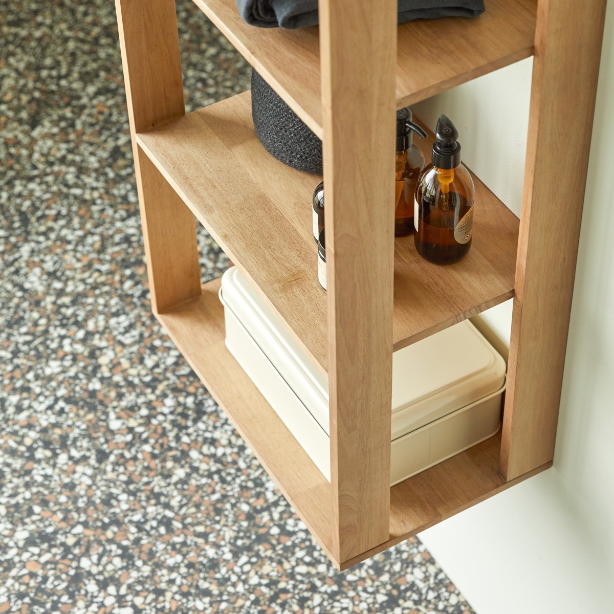 Néo - Hochschrank aus massivem Hevea, Eichenfarbton