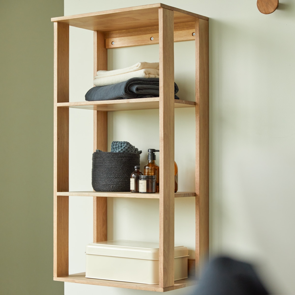 Néo - Hochschrank aus massivem Hevea, Eichenfarbton