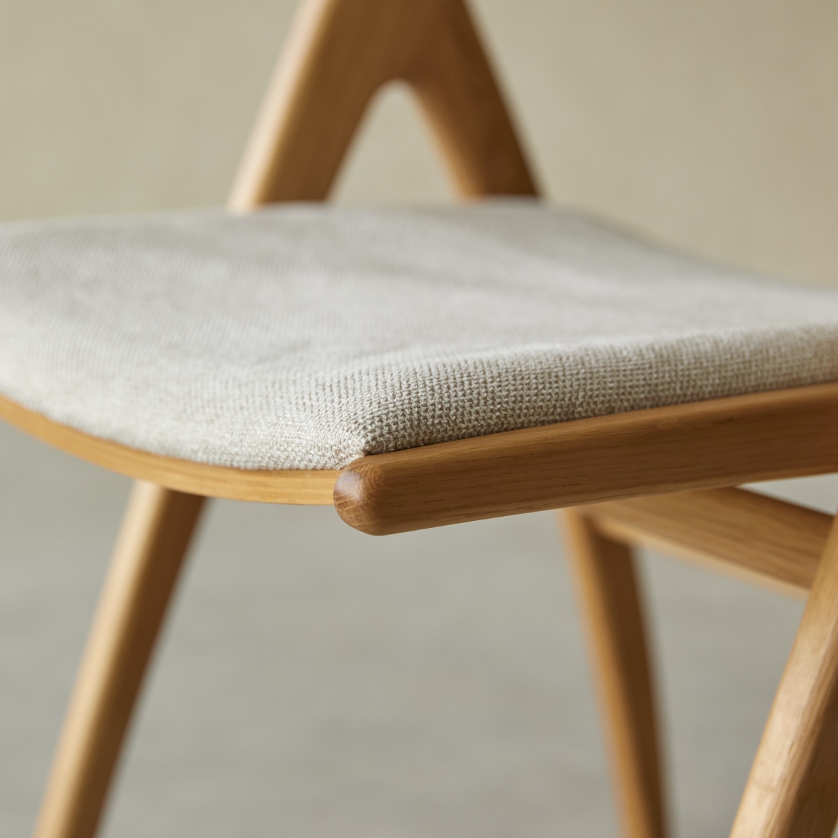 Clara - Chaise en chêne et tissu écru
