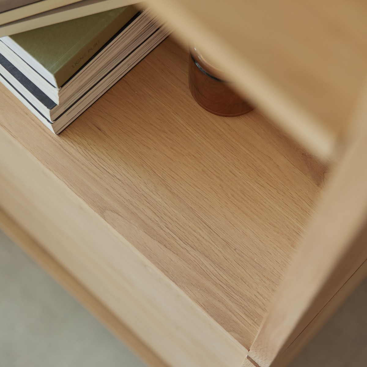 Aliette - Bücherschrank aus Massiv-Eichenholz