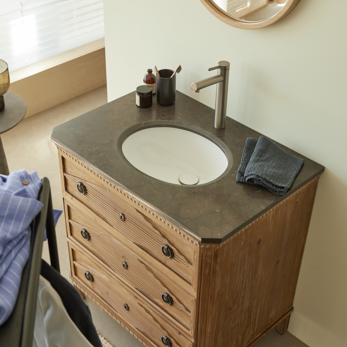 Emily - Vanity Cabinet in solid pine and stone, 80 cm
