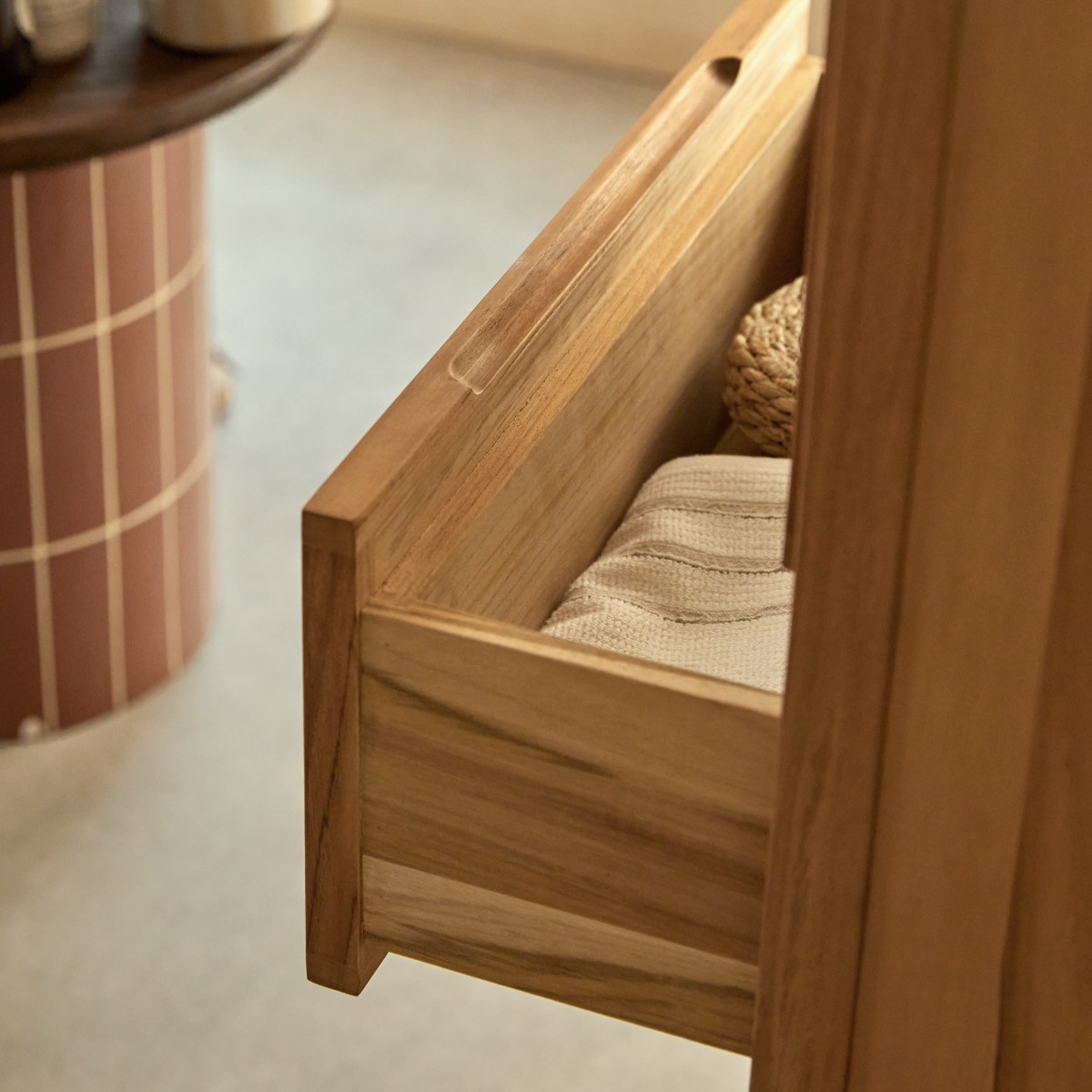 Jane - Hochschrank aus massivem Teak