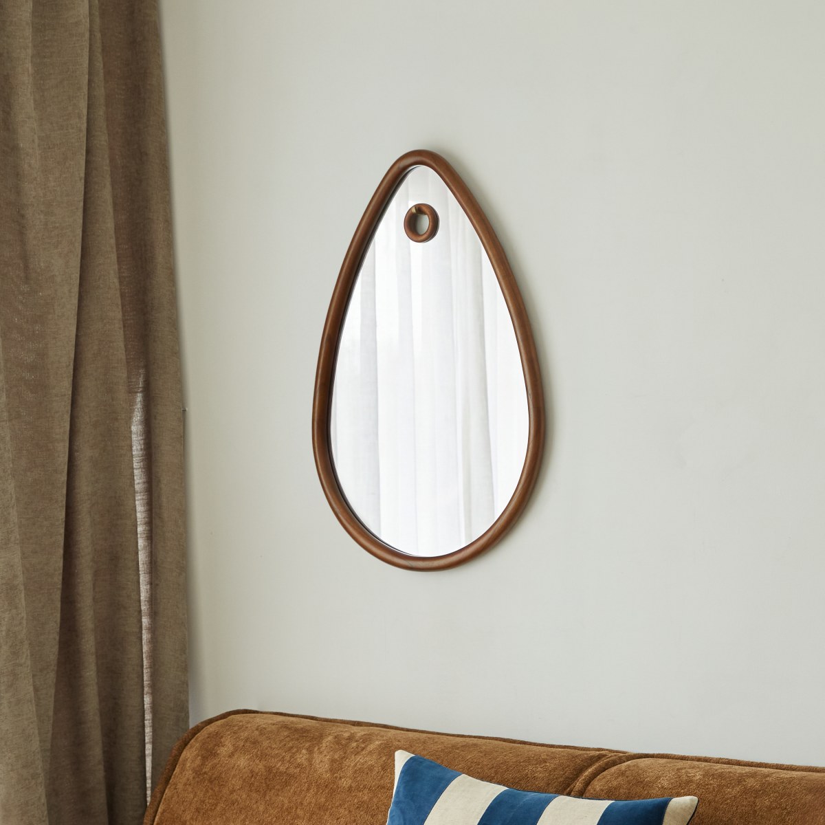Ovo - Mirror in solid mindi, 80 x 55 cm