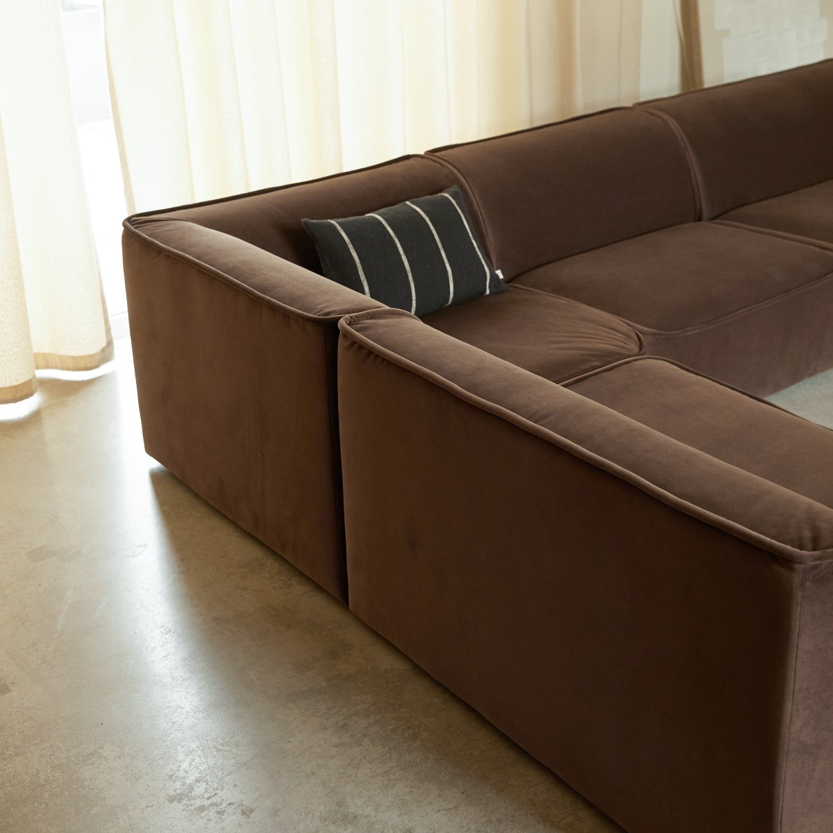 Quinto - Modulares Ecksofa aus braunem Stoff, 5 Sitzer