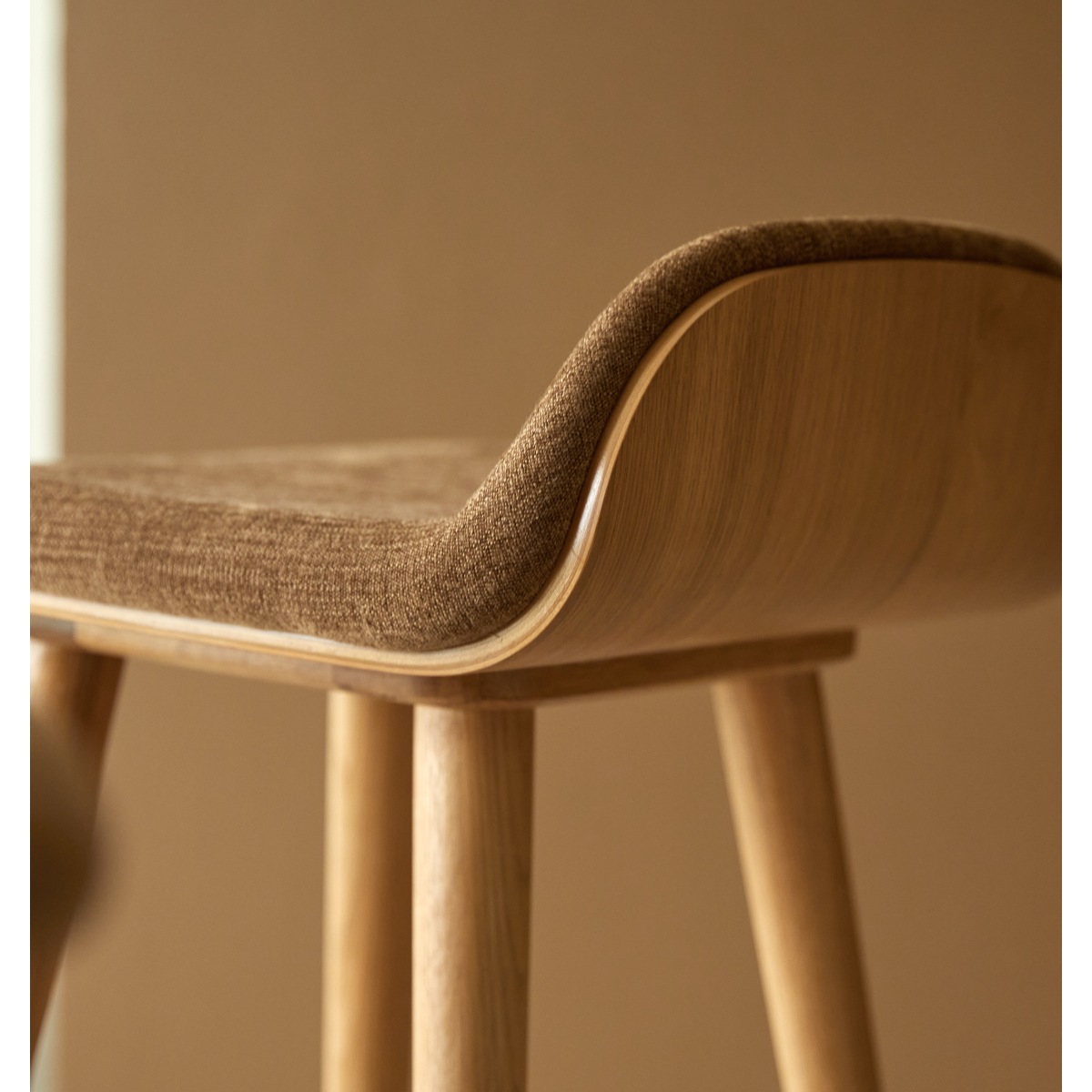 Syam - Tabouret de bar en chêne massif et tissu