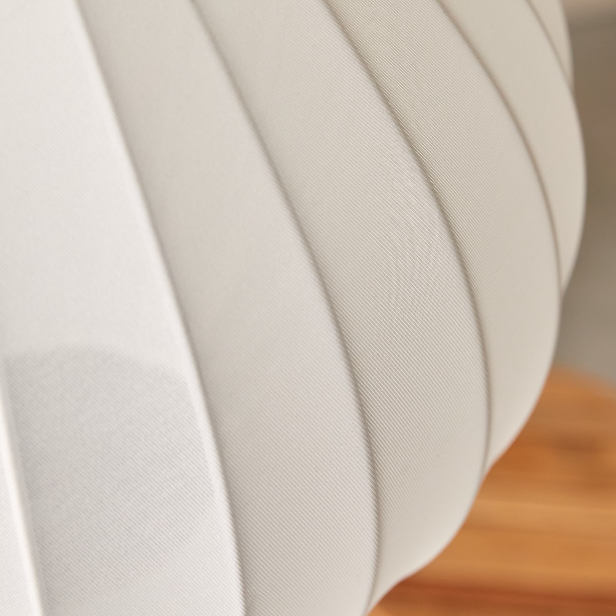 Drops - Lampen aus weißem Stoff und Kautschukholz 38 cm