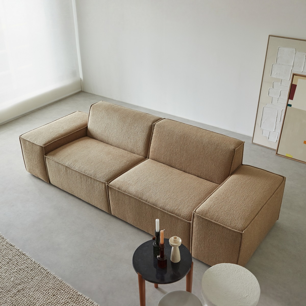 Dario - Sofa aus Stoff in Camel, 2-Sitzer mit Armlehnen