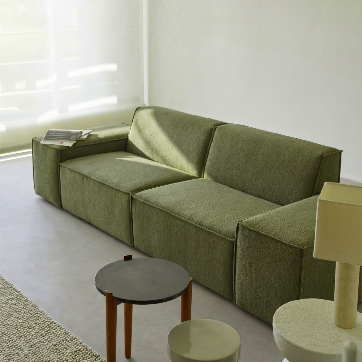 Dario - Sofa aus grünem Stoff, 2-Sitzer, mit Armlehnen
