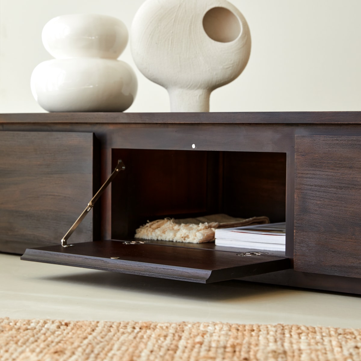 Eva - TV Schrank aus massivem Mahagoniholz 135 cm