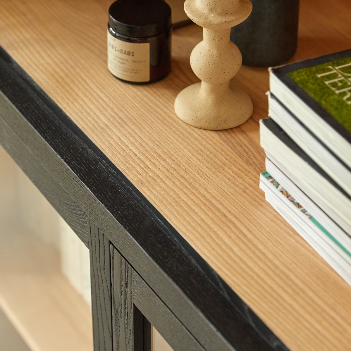 Carmen - Bücherschrank aus massivem Eschenholz
