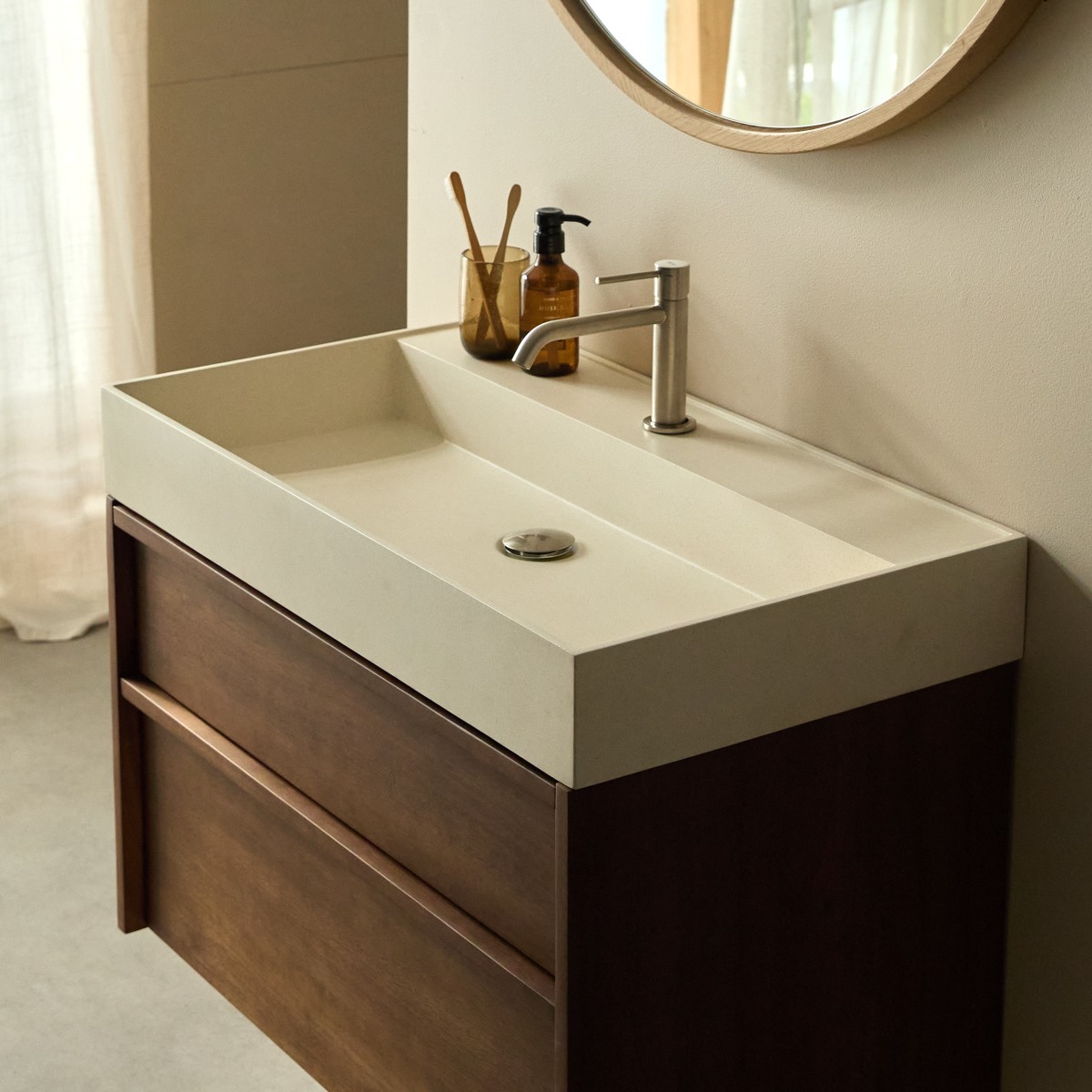 Margot - Meuble de salle de bain en hévéa massif et béton 80 cm