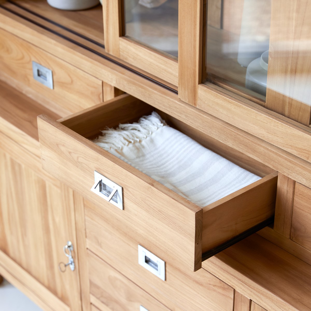 Heidi - Geschirrschrank aus massivem Teakholz 160 cm