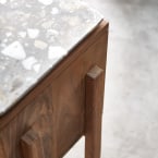 Isaure - Consola de nogal macizo y terrazo prémium