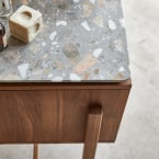Isaure - Badezimmerschrank aus Nussbaum massiv und Premium-Terrazzo 125 cm
