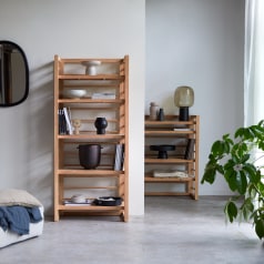 Sera - Hohes Bücherregal aus massivem Teak