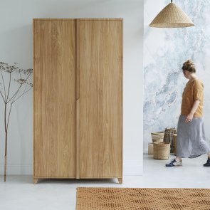 Greta - Garderobenschrank aus Massivteak