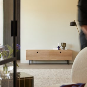 Jeanne - TV Schrank aus massivem Eichenholz 160 cm