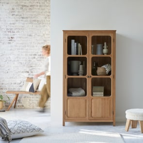 Marthe - Garderobenschrank aus Massiveiche