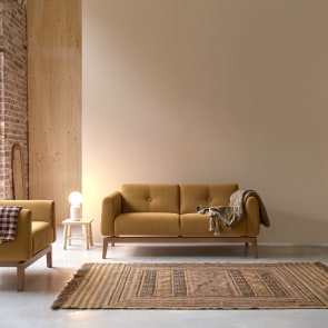 Bjorn - 2-Sitzer-Sofa mit massivem Eichenholzgestell und senffarbenem Stoffbezug