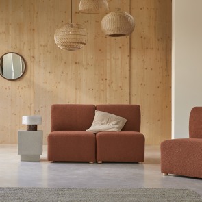 Swann - 2-Sitzer-Modulbank Swann aus massivem Akazienholz mit terrakottafarbenem Stoffbezug