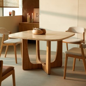 Mattia - Mesa de roble macizo y travertino para 4 personas