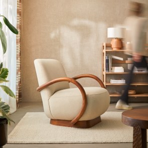 Teresa - Draaifauteuil van massief mindihout en ecru stof