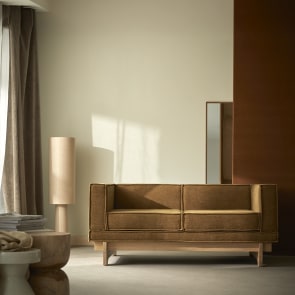 Miu - Sofa aus massivem Eichenholz und ockerfarbenem Stoff, 2-Sitzer