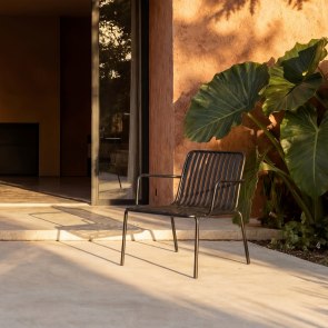 Gaby - Poltrona bassa da giardino in metallo black