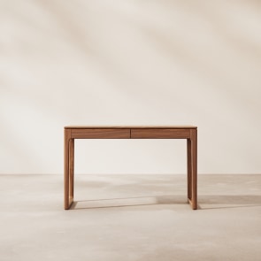 Arto - Desk in solid walnut