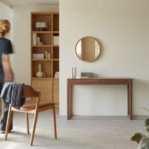 Arto - Schreibtisch aus massivem Nussbaum